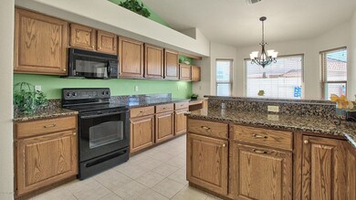 LARGE CHEF'S KITCHEN