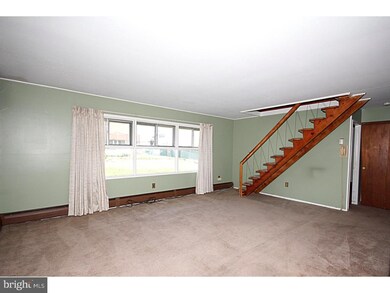 60 Aster Ln, Levittown, PA 19055 - photo 4