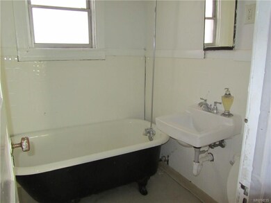 Upper Apt Bathroom