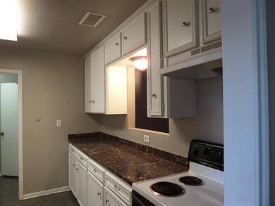 LOTS OF CABINETS!