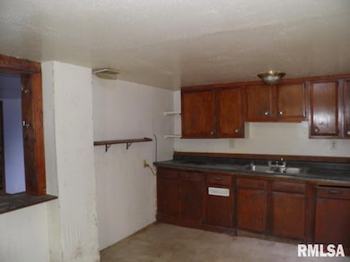 1903 Hershey Ave, Muscatine, IA 52761 - photo 2