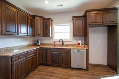 216 Hamilton Ct, Manchester, TN 37355 - photo 3