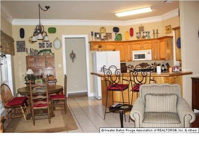 Breakfast area and kitchen