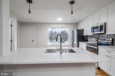 10609 Muirfield Dr, Potomac, MD 20854 - photo 6