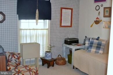 11938 Cardamom Dr, Woodbridge, VA 22192 - photo 2