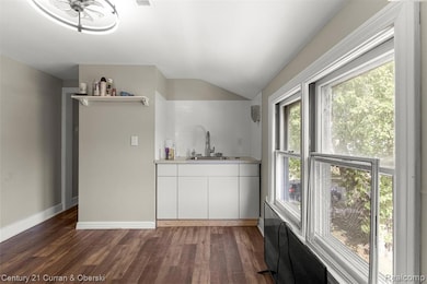 8086 Chalmers Ave, Warren, MI 48089 - photo 7