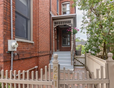 261 Vaughan St._W5_003