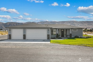 Located on the north side of the runway in sunny Desert Aire, WA, you will appreciate 1-level living in this like-new open concept home with its 3-car garage and AMAZING views of Yakima Ridge with it's gorgeous sunsets!
