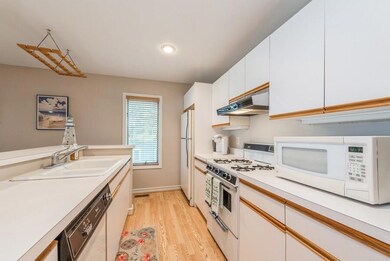 04_410OselkaDr_Unit223_5_Kitchen_LowRes