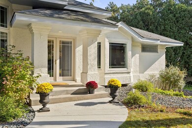 681 Cedar View Ct, Saint Paul, MN 55126 - photo 3