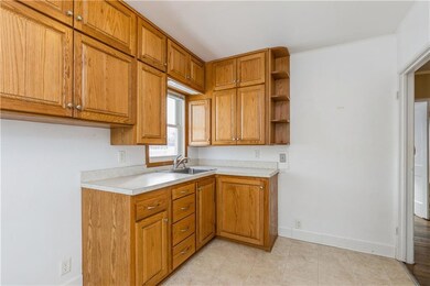 1002 W 5th St S, Newton, IA 50208 - photo 6