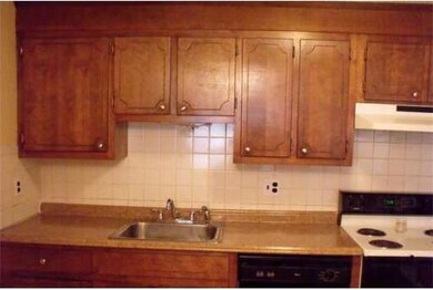 6 Hallmark Gardens unit 1, Burlington, MA 01803 - photo 3