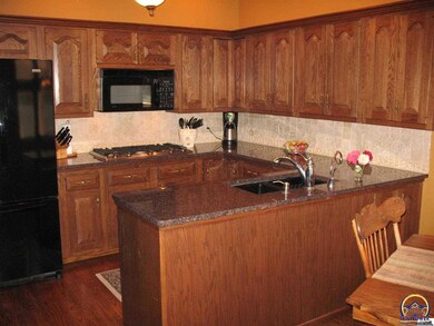 313 SW Greenwood Ave, Topeka, KS 66606 - photo 6