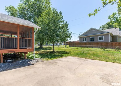 5716 Oakbrook Rd, Davenport, IA 52806 - photo 5