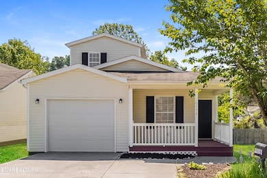 016-photo-front-view-13728453