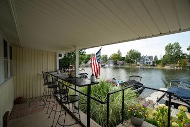 Porch with room for bar