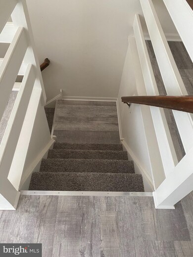 427 Wendover Dr, Norristown, PA 19403 - photo 2