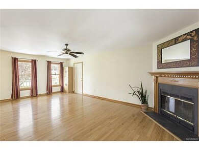 Huge family room with wood burning fireplace - det