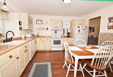 Eat In Kitchen