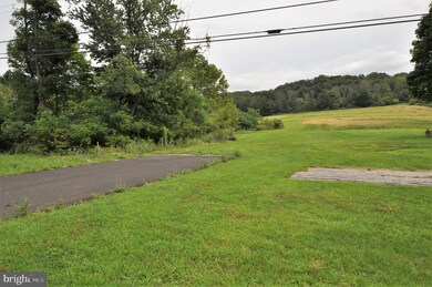 7433 Chestnut St, Zionsville, PA 18092 - photo 2