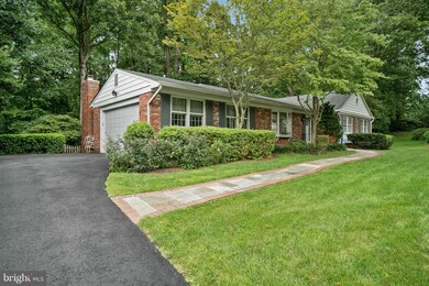 3527 Goodview Ct, Fairfax, VA 22031 - photo 2