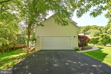 8955 Cross Chase Cir, Lorton, VA 22079 - photo 7