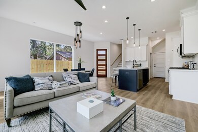 126 Amundsen St unit A, Houston, TX 77009 - photo 4