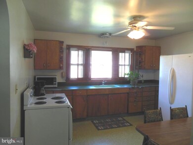 808 Myrth Ave, Essex, MD 21221 - photo 4