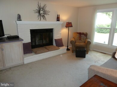 12751 Kinship Dr, Herndon, VA 20171 - photo 2