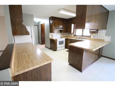 All appliances in kitchen to stay.