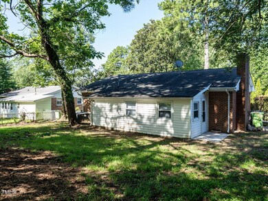 829 Greenwich St, Raleigh, NC 27610 - photo 6