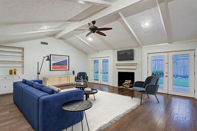 10115 Cedar Creek Dr, Houston, TX 77042 - photo 4