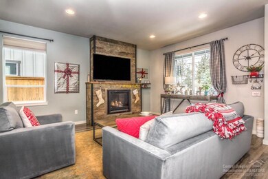 61528 Alstrup Rd, Bend, OR 97702 - photo 2