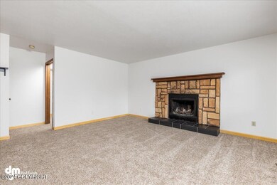 05-Living Room 20240325-DW-4914
