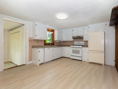 119 Forrest St, Plaistow, NH 03865 - photo 7