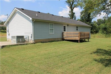 134 Tanner Cir, Shelbyville, TN 37160 - photo 2