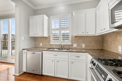 1014 Rochow St, Houston, TX 77019 - photo 5