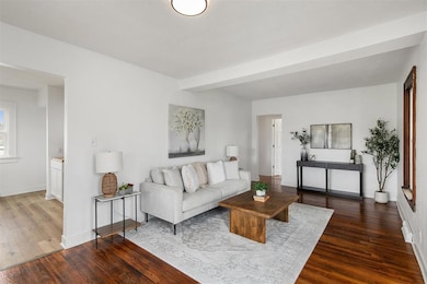 5784 NE 11th Ct, Des Moines, IA 50313 - photo 3