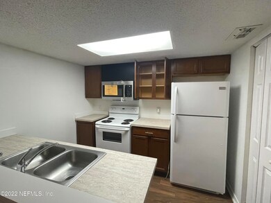 4285 Melissa Ct N, Jacksonville, FL 32210 - photo 2