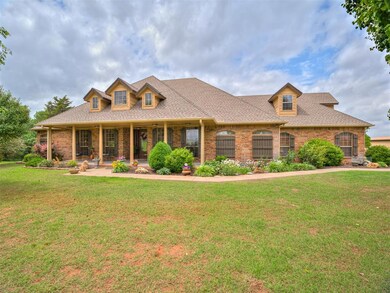 View of front of property featuring a front lawn