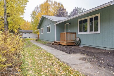 4-web-or-mls-3006 W 30th Ave Exports-4