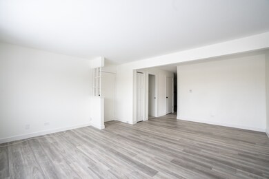 10368 Michael Todd Terrace unit 2W, Glenview, IL 60025 - photo 7