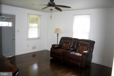 913 Homberg Ave, Essex, MD 21221 - photo 4