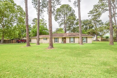 1111 Pine St, Alvin, TX 77511 - photo 3