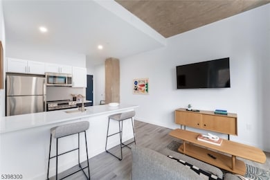 10 Commerce Ct unit 2G, Newark, NJ 07102 - photo 4