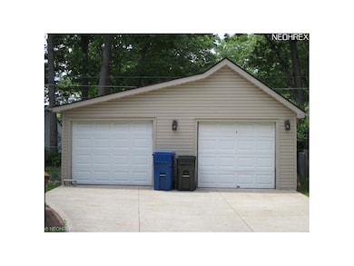 Nice, nice, big garage