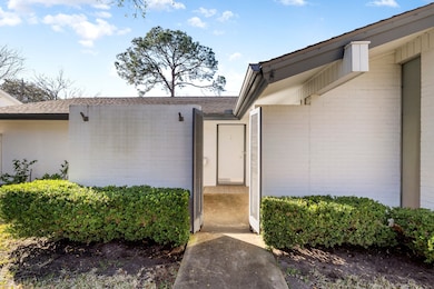 10015 Burgoyne Rd, Houston, TX 77042 - photo 3