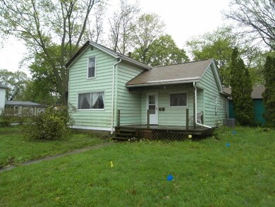 1621 Washington St, Cedar Falls, IA 50613 - photo 2