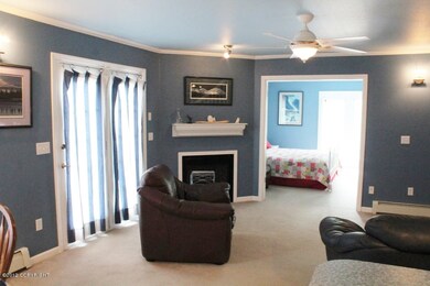 Living Room Photo #2