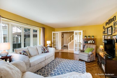 006_Family Room